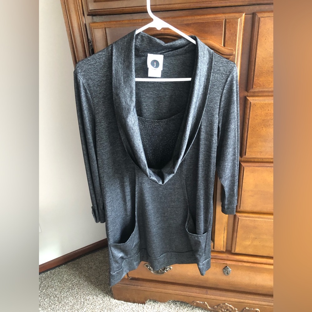 NWT BY J. Size MEDIUM Cowl neck Rhinestones